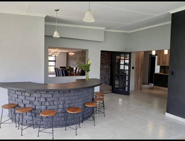 5 BEDROOM HOUSE FOR SALE IN STILBAAI-WES